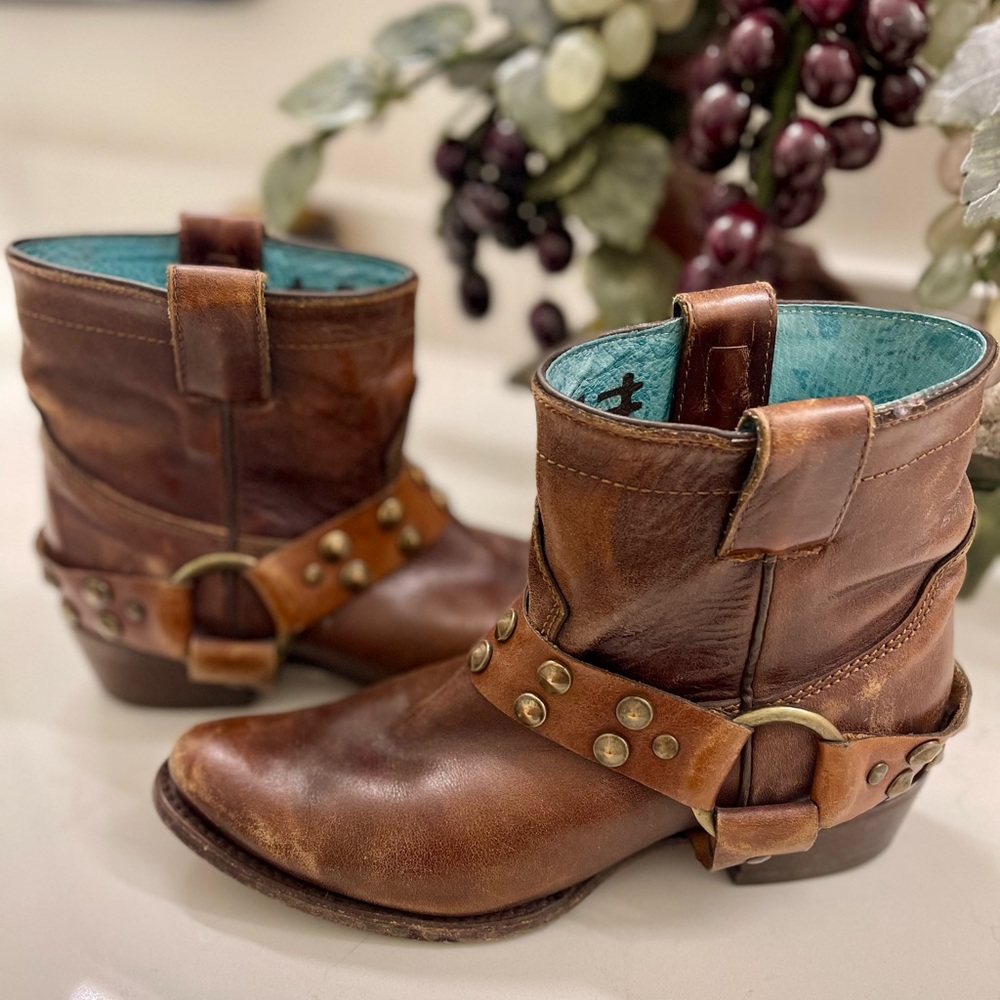 Corral Vintage Made in Mexico Cowboy Boots